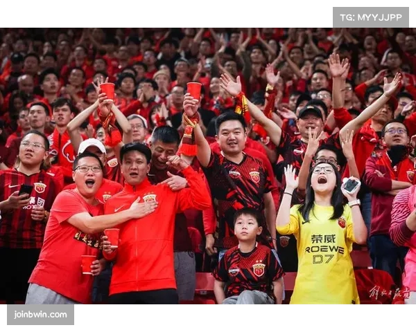 上海海港举办球迷开放日全力备战中超赛季冲刺三连冠目标